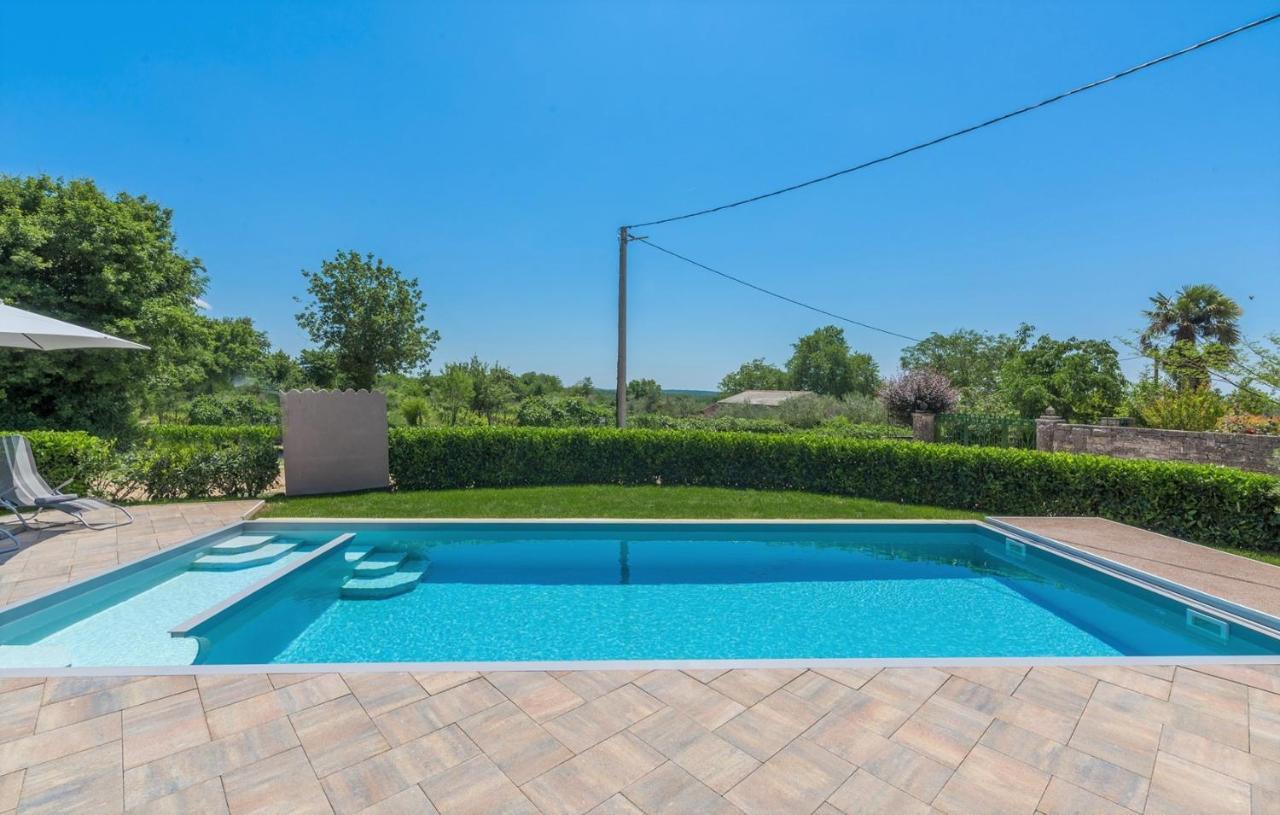 Holiday House Vita Tinjan Rum bild