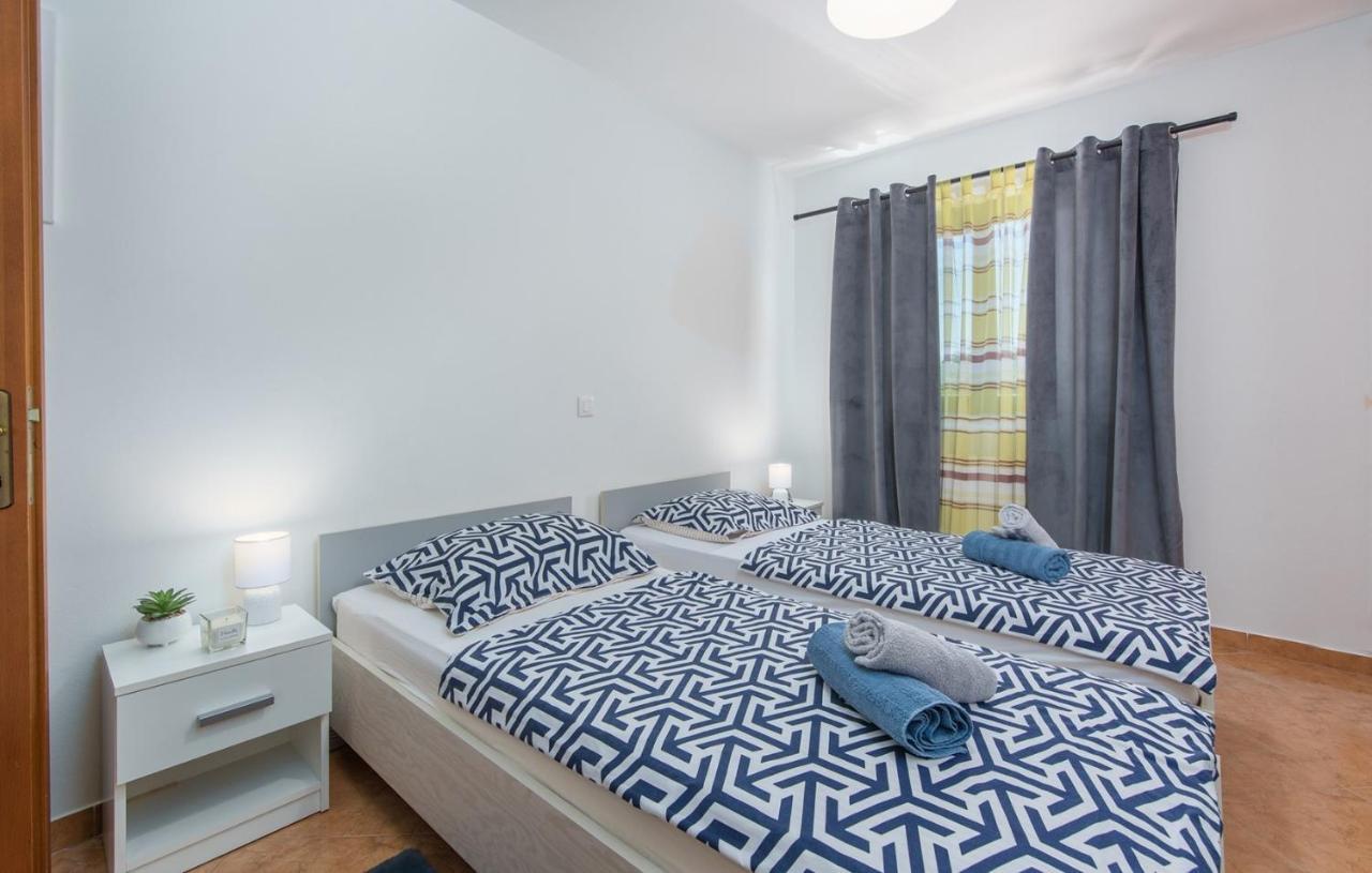 Holiday House Vita Tinjan Rum bild