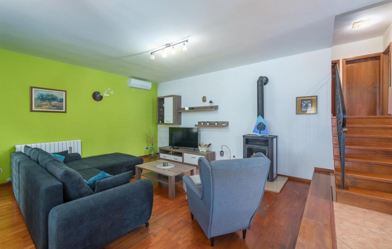 Holiday House Vita Tinjan Rum bild