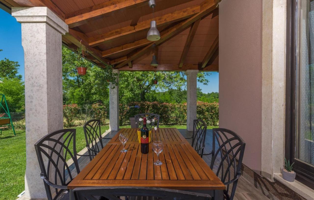 Holiday House Vita Tinjan Rum bild