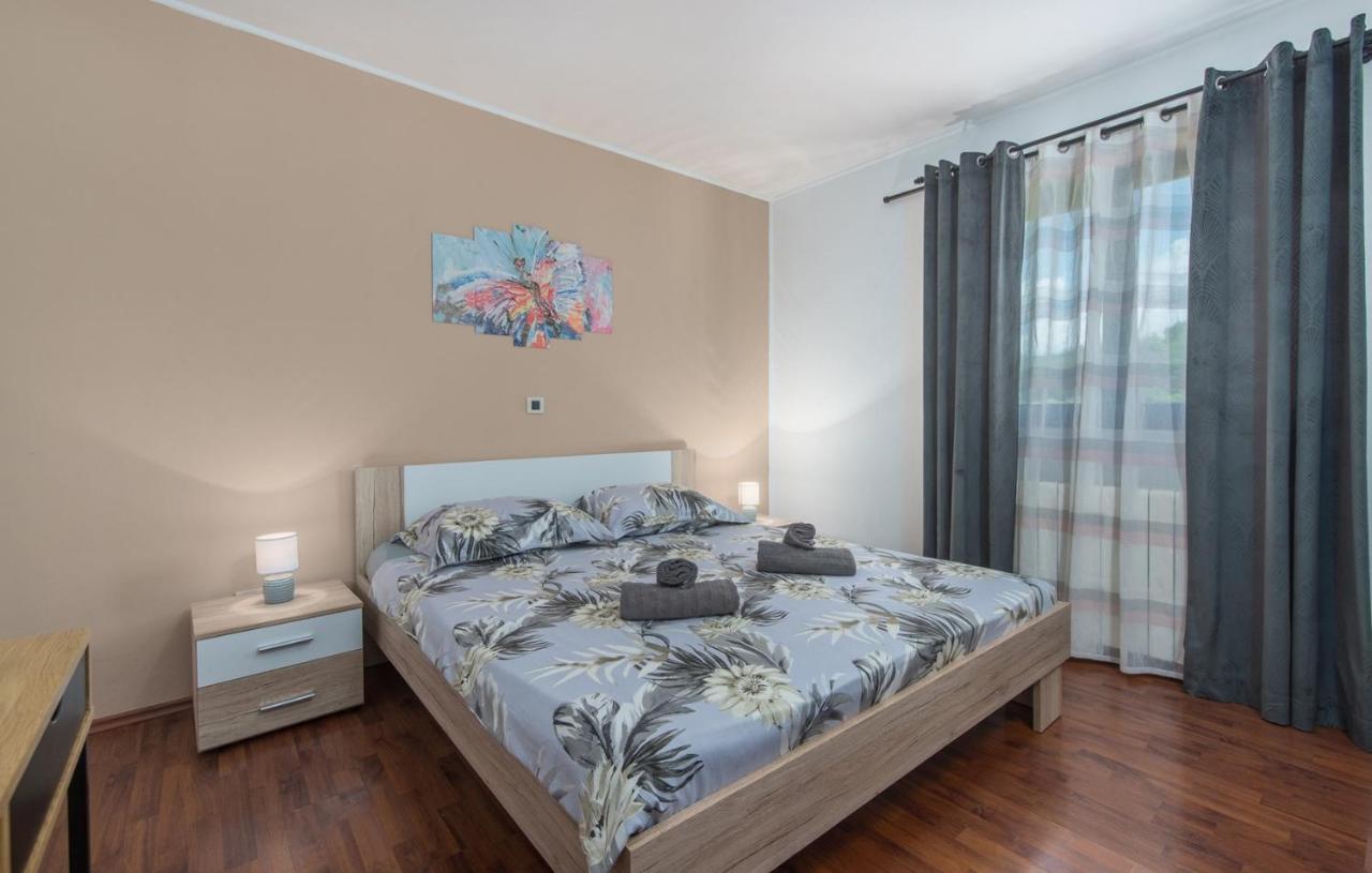 Holiday House Vita Tinjan Rum bild